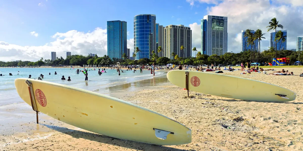 Ala Moana Beach - Waikiki Trolley - Red Line