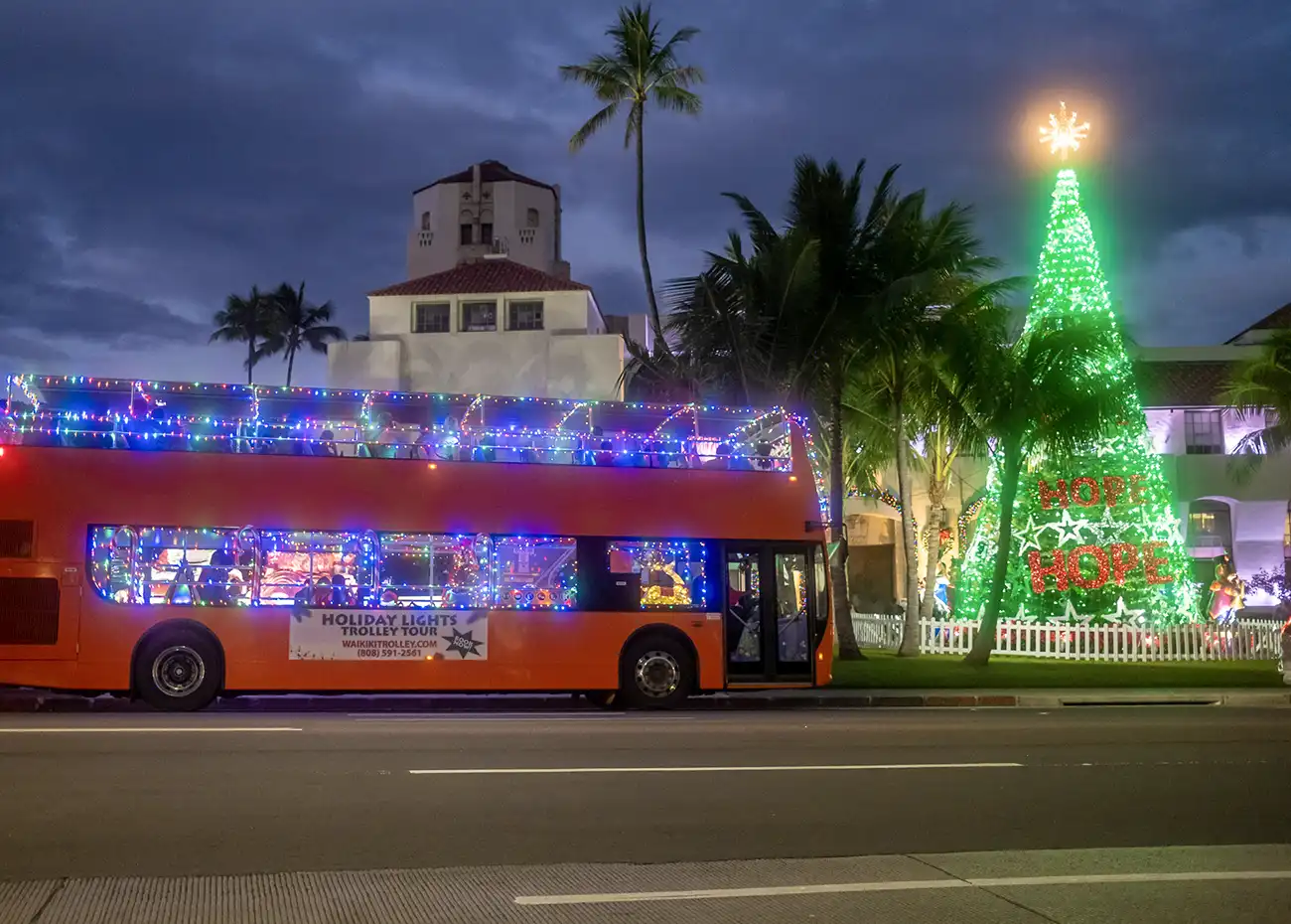 ワイキキトロリー・ホリデーライツツアー、Waikiki Trolley Holiday Lights Tour, Waikiki Trolley Winter Wonderland